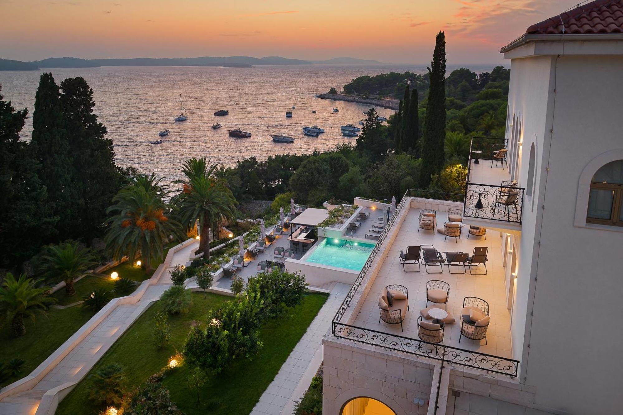 Hotel Moeesy, Blue & Green Oasis Hvar Town Bagian luar foto