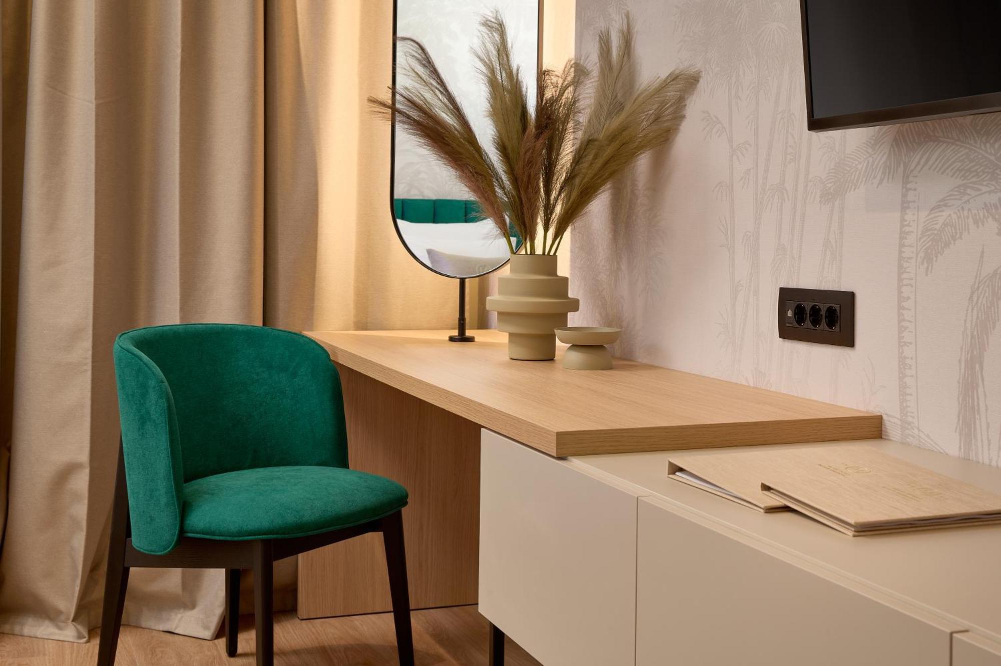 Hotel Moeesy, Blue & Green Oasis Hvar Town Bagian luar foto