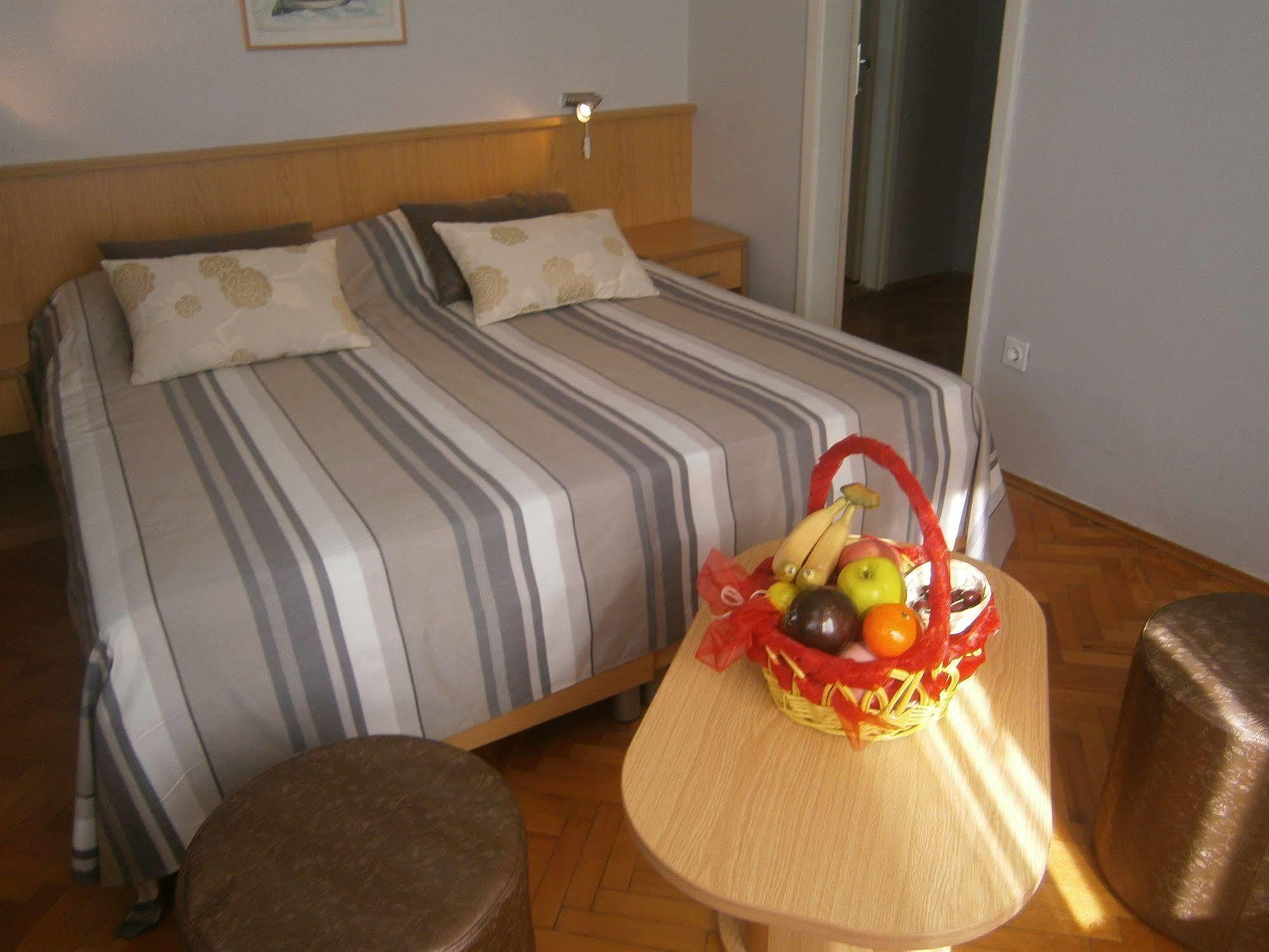 Hotel Moeesy, Blue & Green Oasis Hvar Town Bagian luar foto